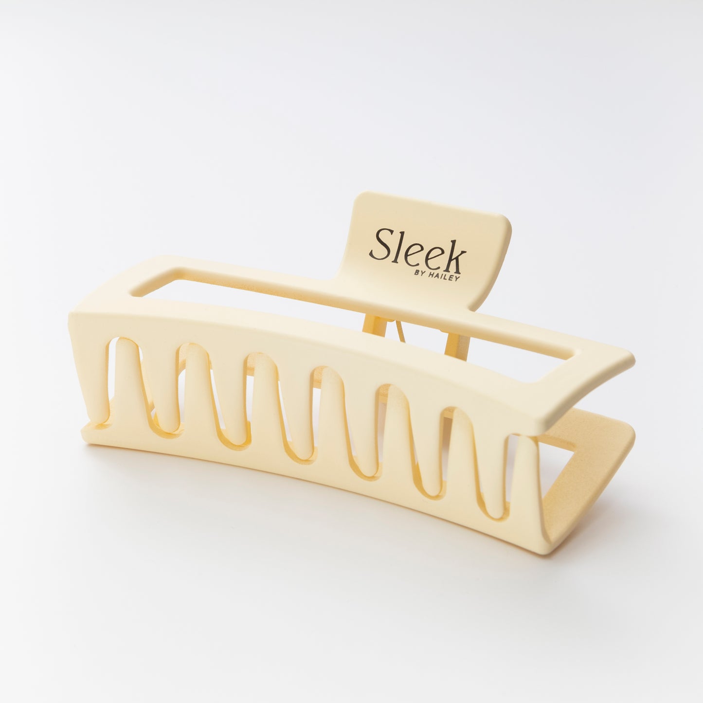 CREAM CLAW HAIR CLIP